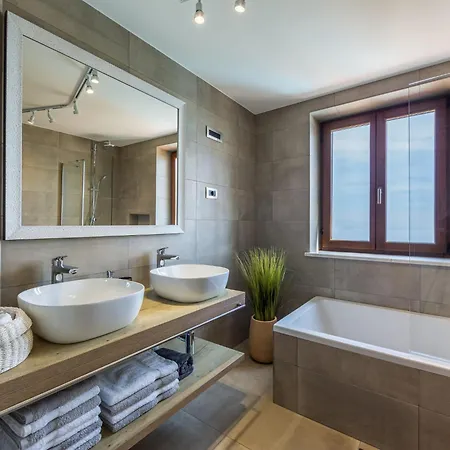 Marone By Interhome * Dobrec