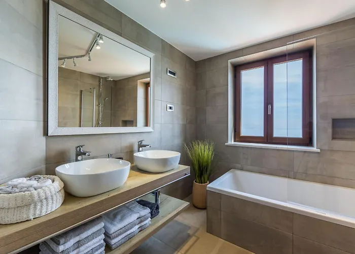 Marone By Interhome * Dobreć